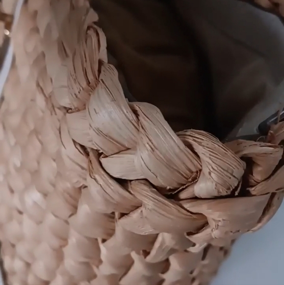 Michael Kors straw handbag GUC - Picture 10 of 14